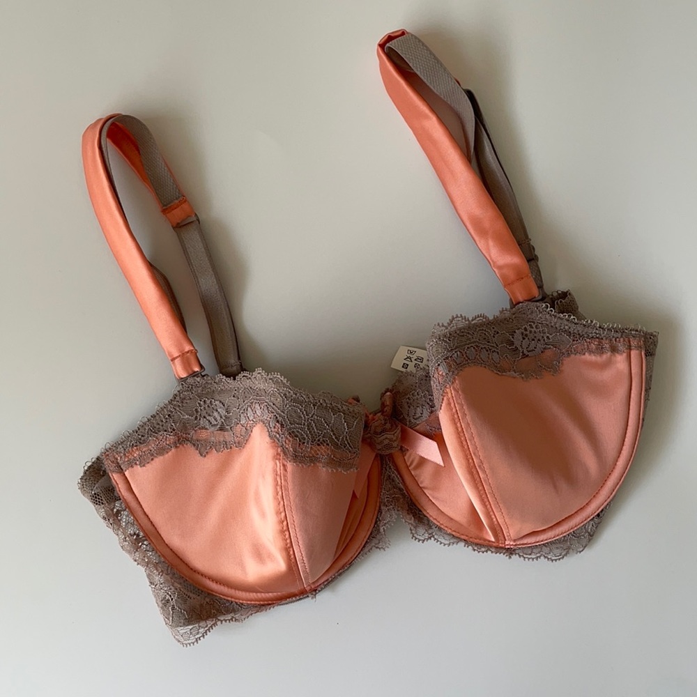 Beautiful strapless bra convertible!